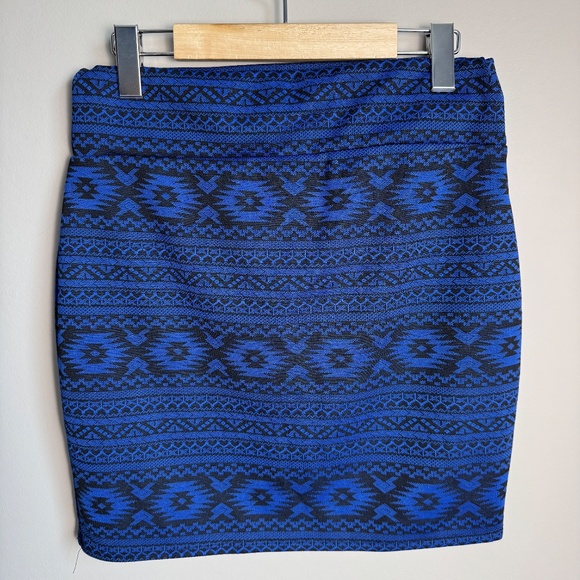 Kirra Women's Pull-On Aztec Print Mini Skirt Blue/Black Large Festival Stretch - Picture 2 of 10